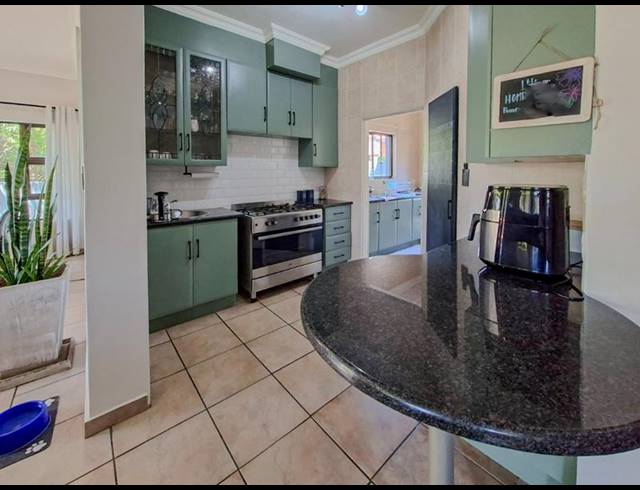 3 BEDROOM HOUSE FOR SALE IN MIDSTREAM ESTATE